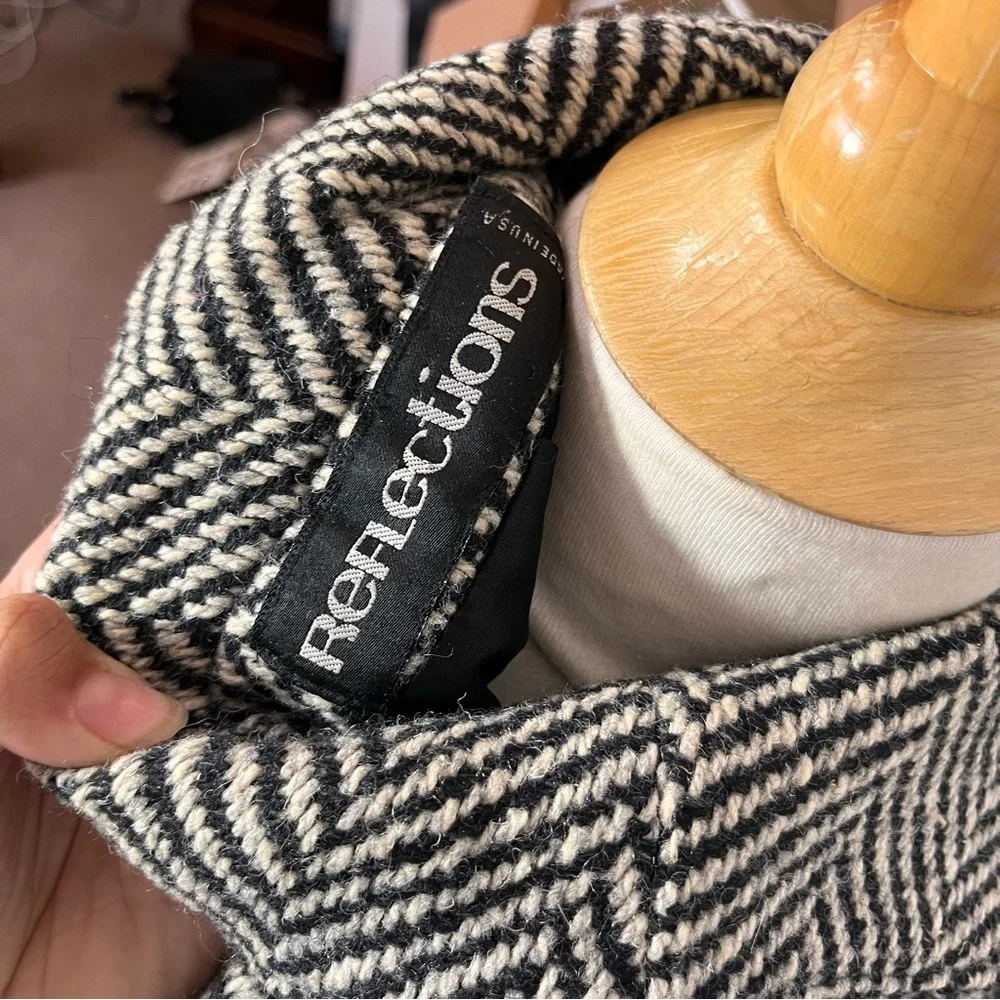 Vintage Tweed/Wool Salt and Pepper Peacoat - Picture 3 of 6